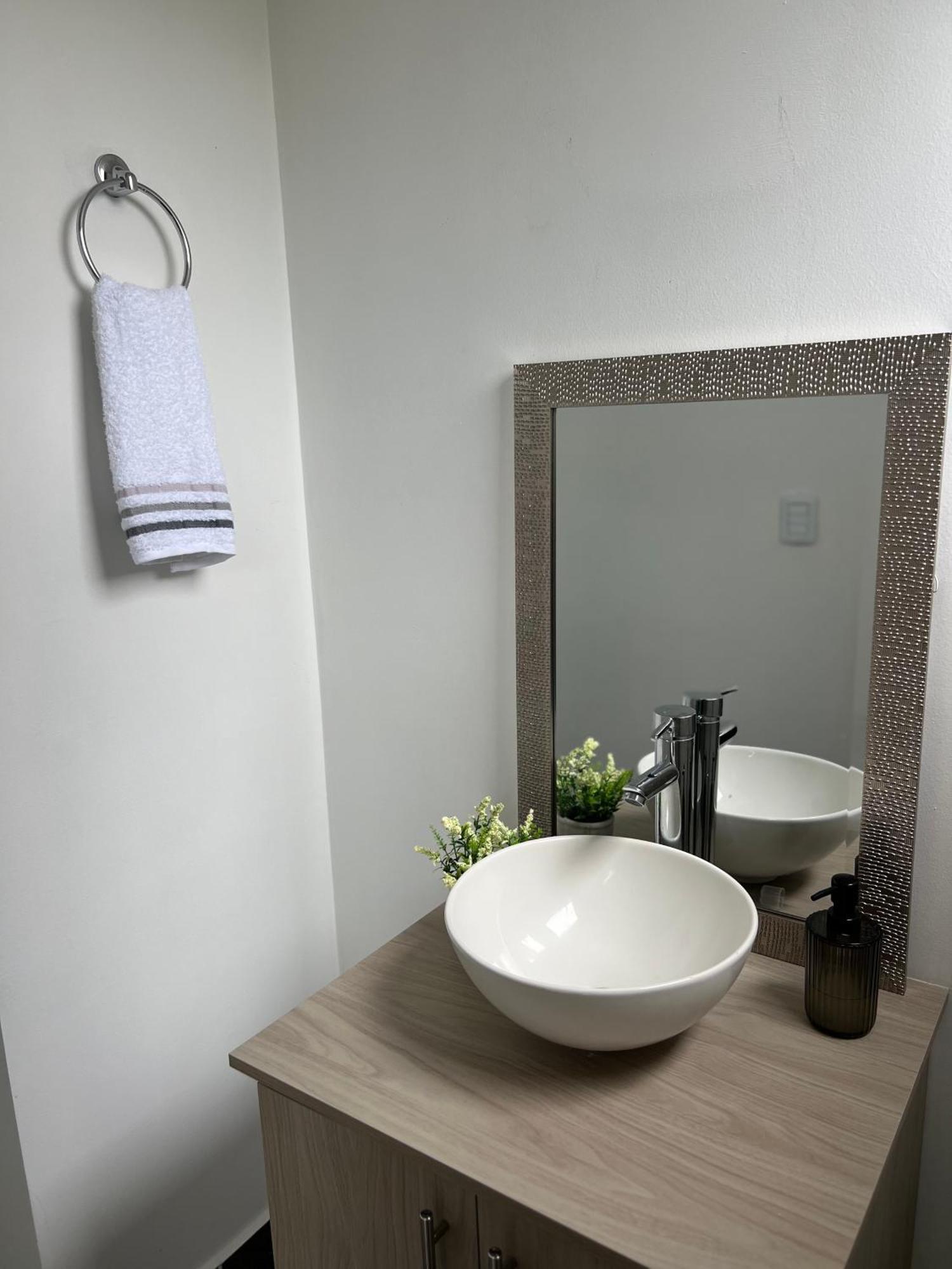 Central, Moderno Y Acogedor Apartment